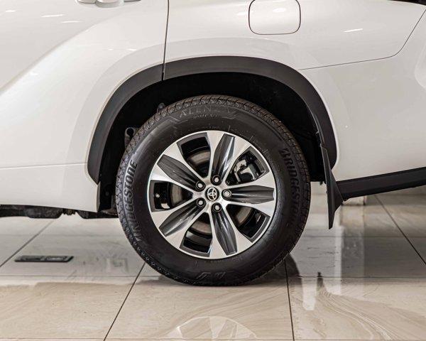 used 2025 Toyota Highlander Hybrid car, priced at $55,999