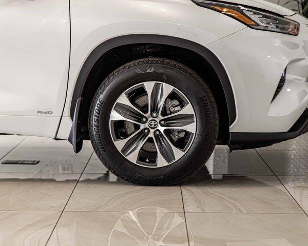 used 2025 Toyota Highlander Hybrid car, priced at $55,999