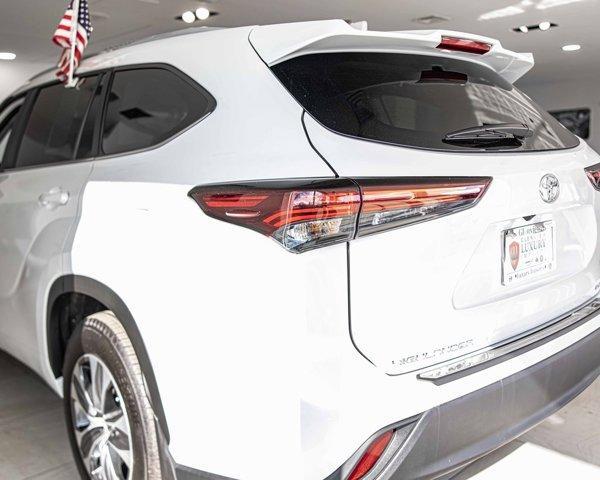 used 2025 Toyota Highlander Hybrid car, priced at $55,999
