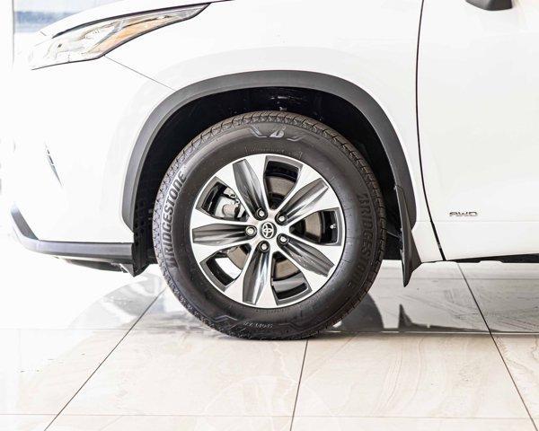 used 2025 Toyota Highlander Hybrid car, priced at $55,999