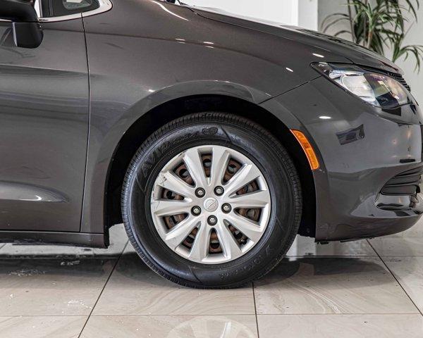 used 2018 Chrysler Pacifica car, priced at $15,904