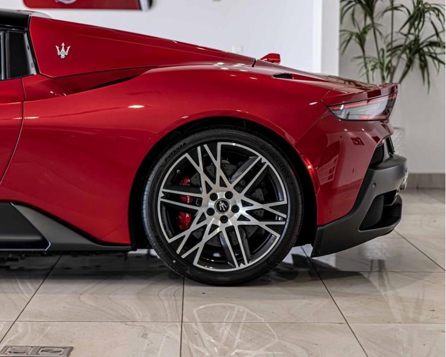 new 2023 Maserati MC20 car