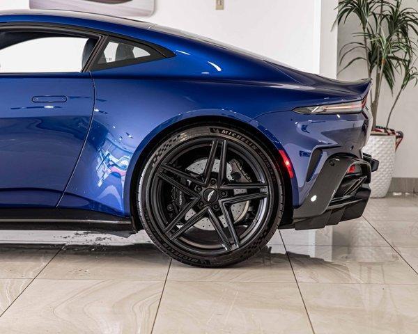 new 2025 Aston Martin Vantage car