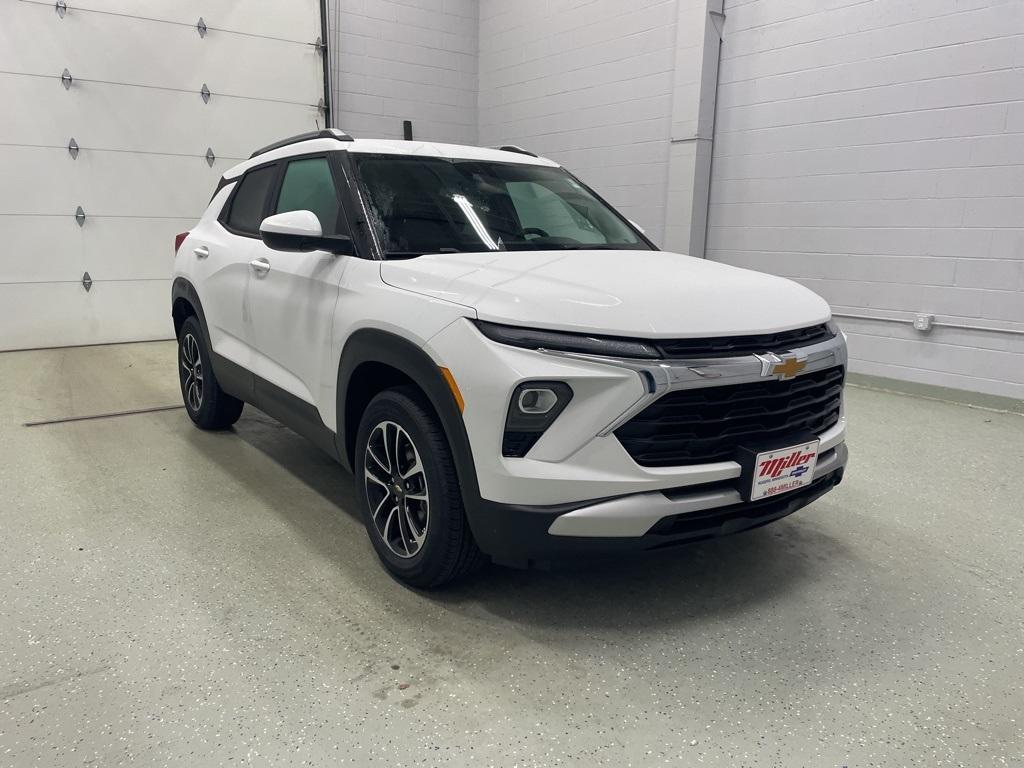 new 2025 Chevrolet TrailBlazer car, priced at $28,575
