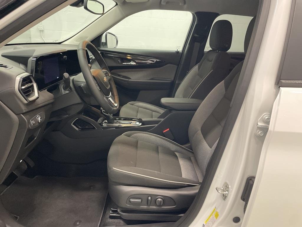 new 2025 Chevrolet TrailBlazer car, priced at $28,575