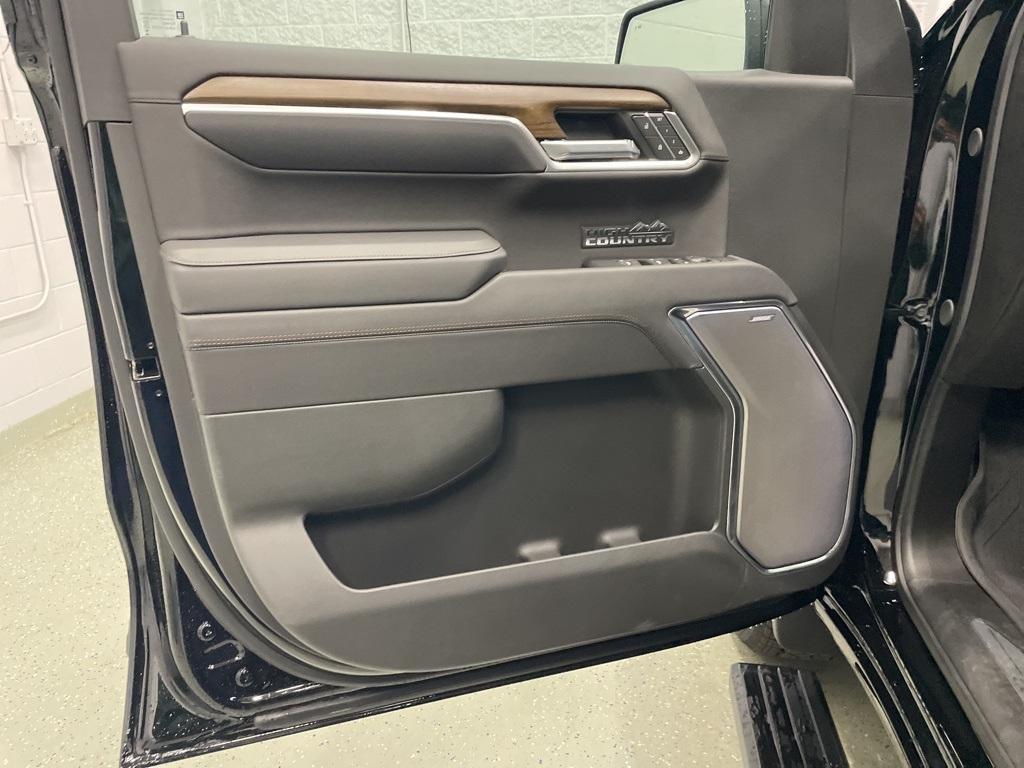 new 2025 Chevrolet Silverado 1500 car, priced at $64,400