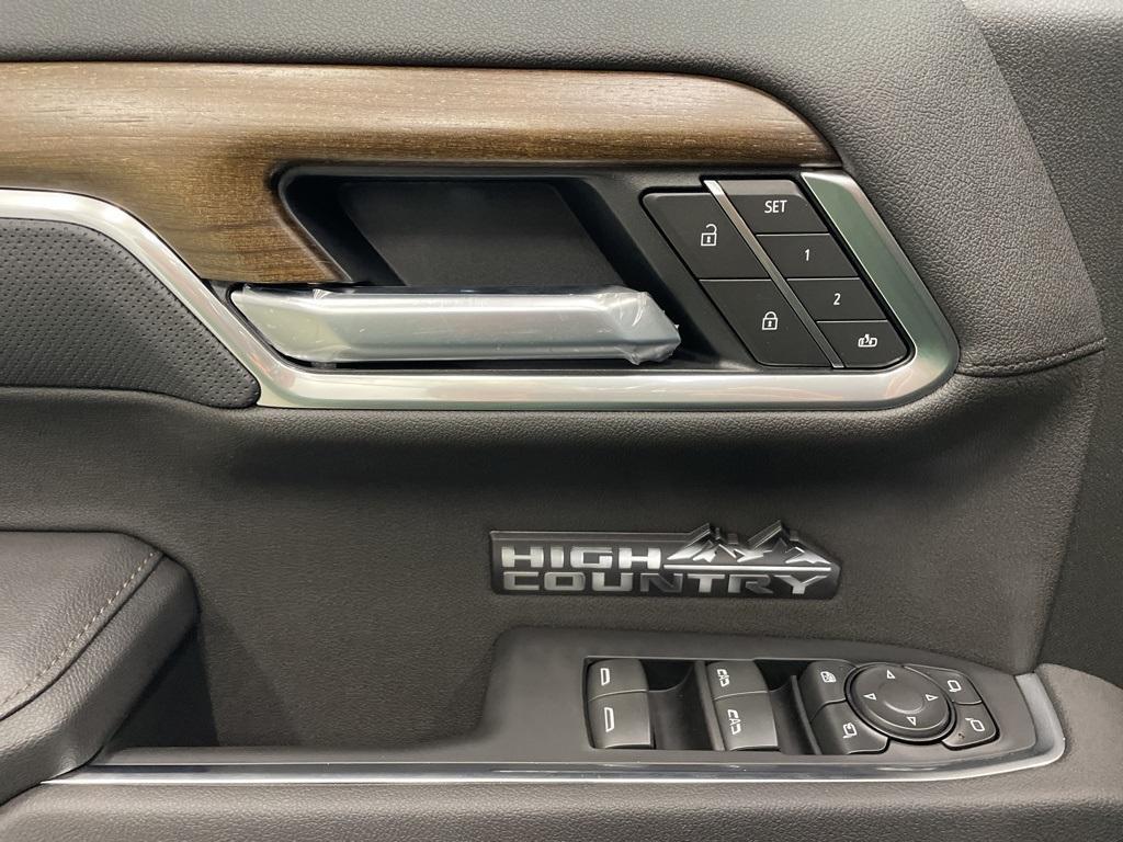 new 2025 Chevrolet Silverado 1500 car, priced at $64,400