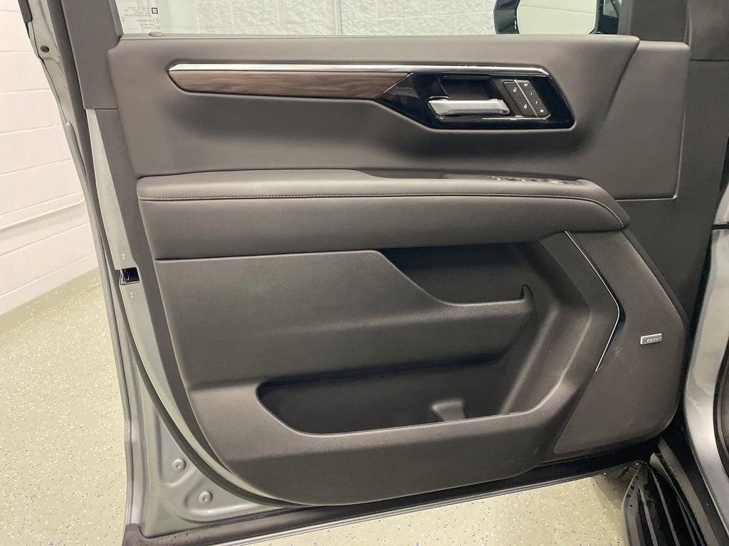 new 2025 Chevrolet Suburban car, priced at $77,299