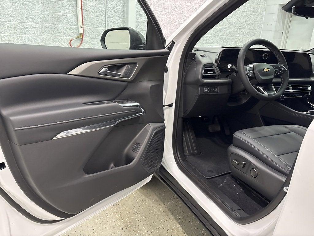 new 2026 Chevrolet Traverse car, priced at $43,920