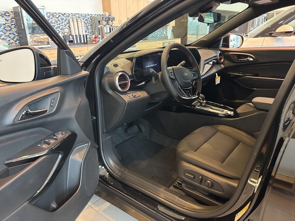 new 2025 Chevrolet Trax car, priced at $25,215