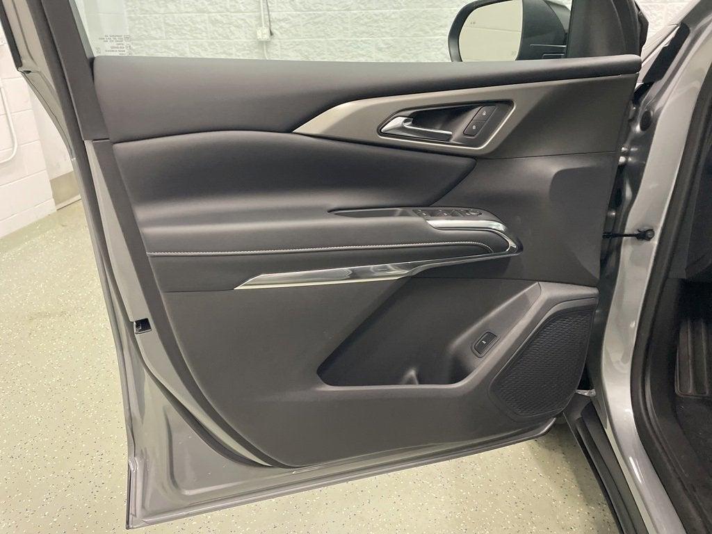 new 2025 Chevrolet Traverse car, priced at $41,999