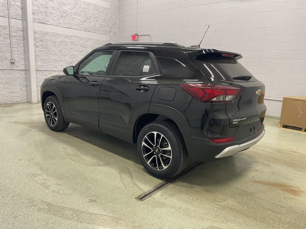 new 2025 Chevrolet TrailBlazer car, priced at $27,680