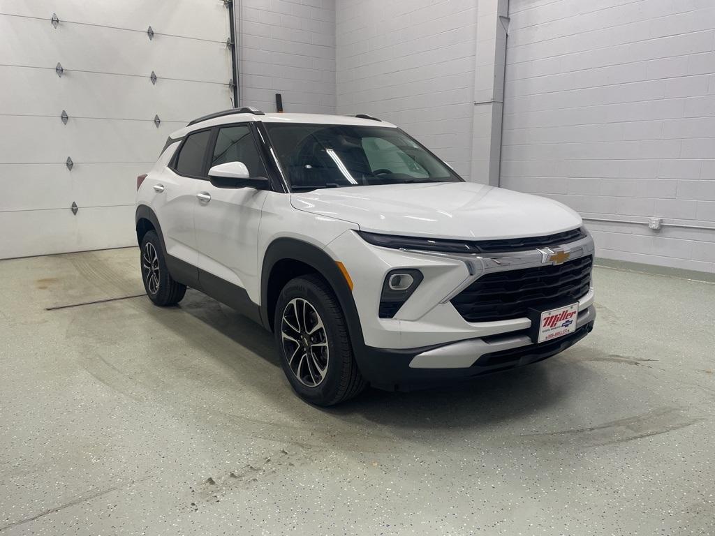 new 2025 Chevrolet TrailBlazer car, priced at $27,680