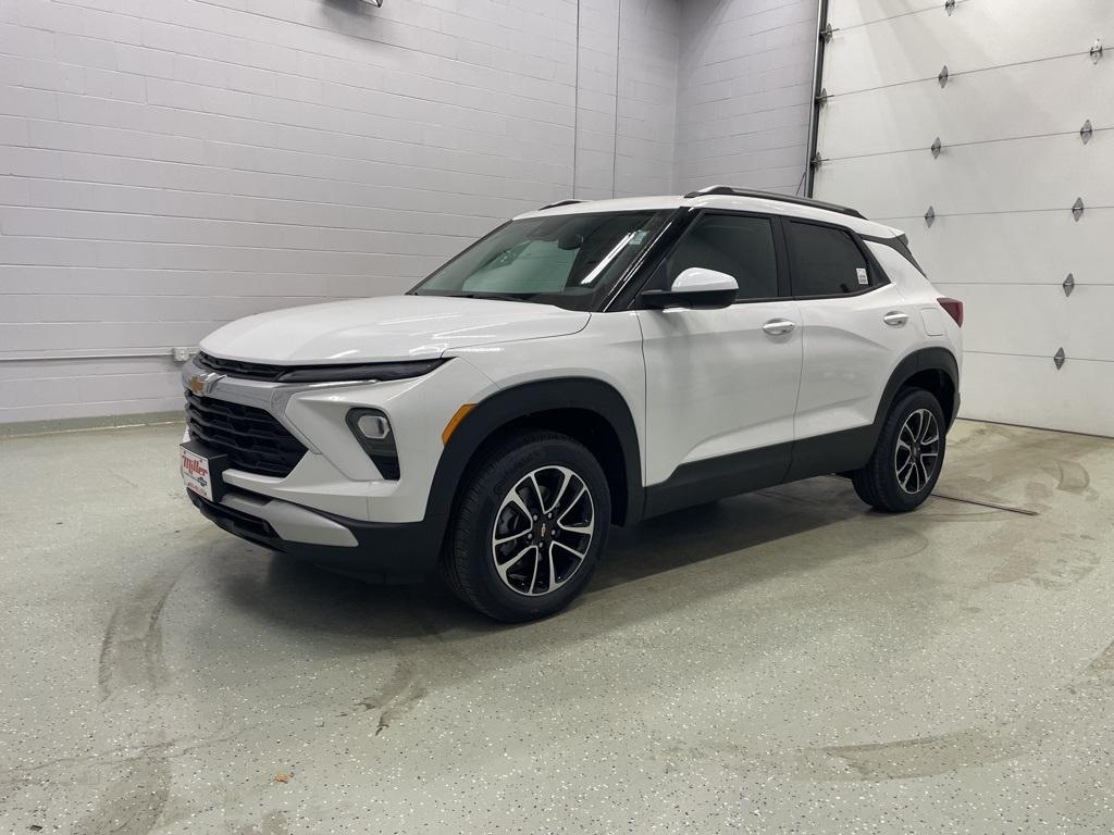 new 2025 Chevrolet TrailBlazer car, priced at $27,680