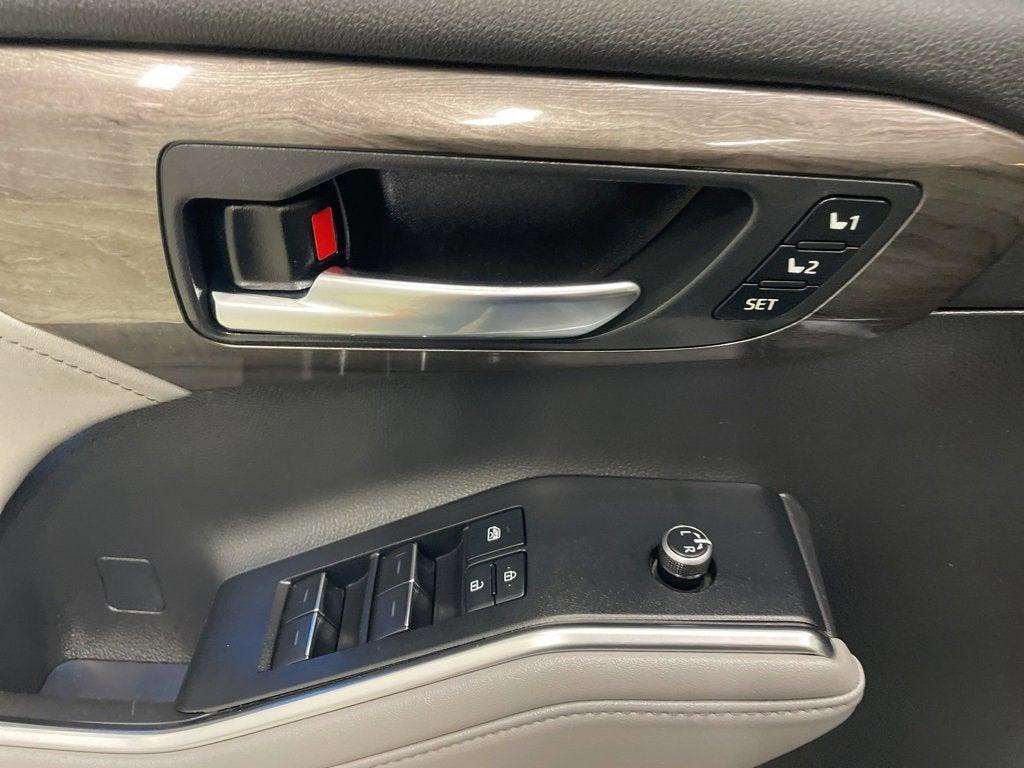 used 2020 Toyota Highlander car, priced at $28,990