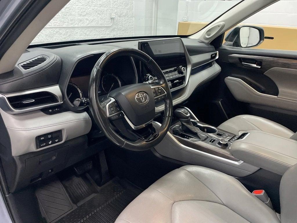 used 2020 Toyota Highlander car, priced at $28,990