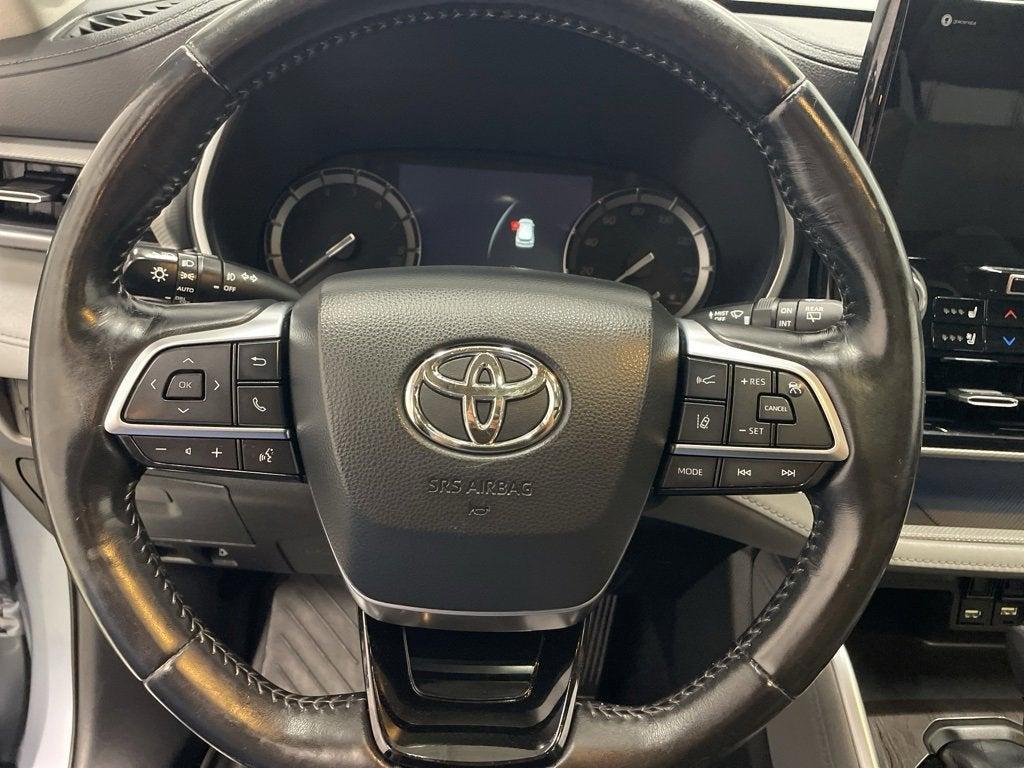 used 2020 Toyota Highlander car, priced at $28,990