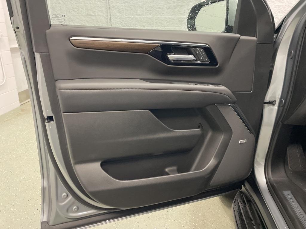 new 2025 Chevrolet Suburban car, priced at $82,695