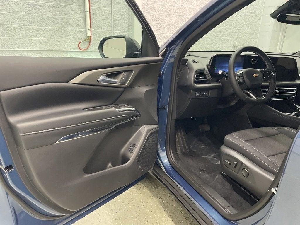 new 2025 Chevrolet Traverse car, priced at $41,999