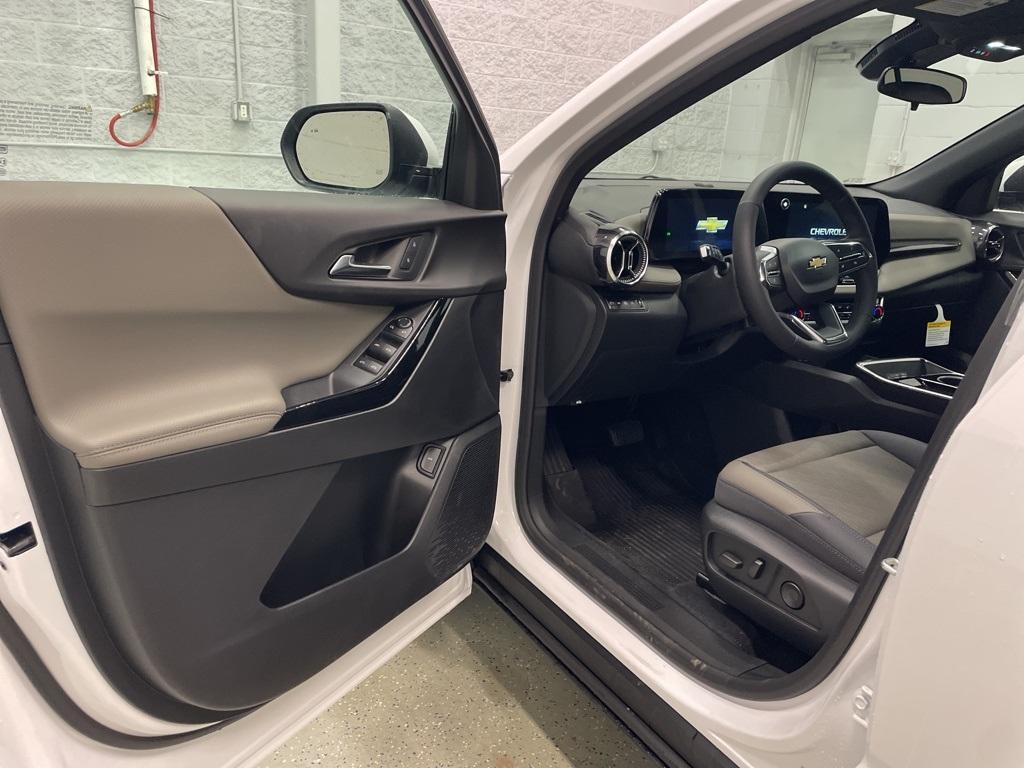 new 2025 Chevrolet Equinox car, priced at $30,995