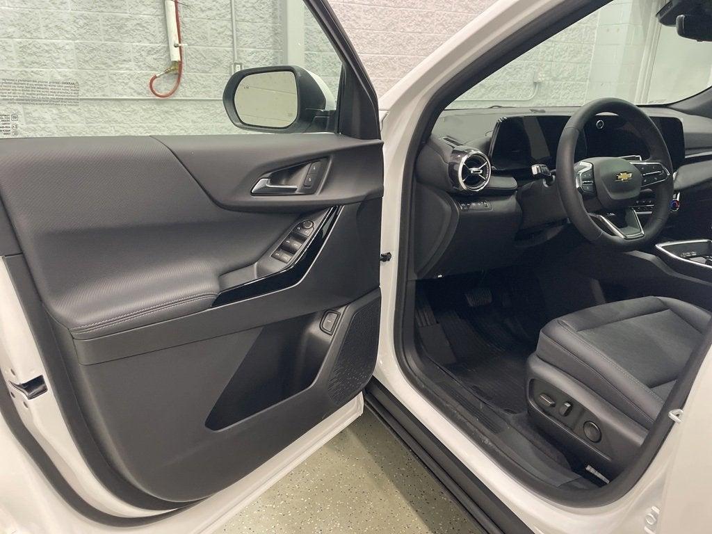 new 2026 Chevrolet Equinox car, priced at $32,440