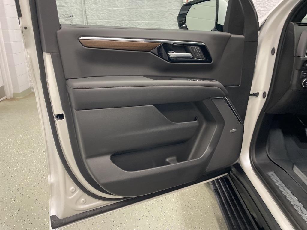 new 2025 Chevrolet Suburban car, priced at $87,499