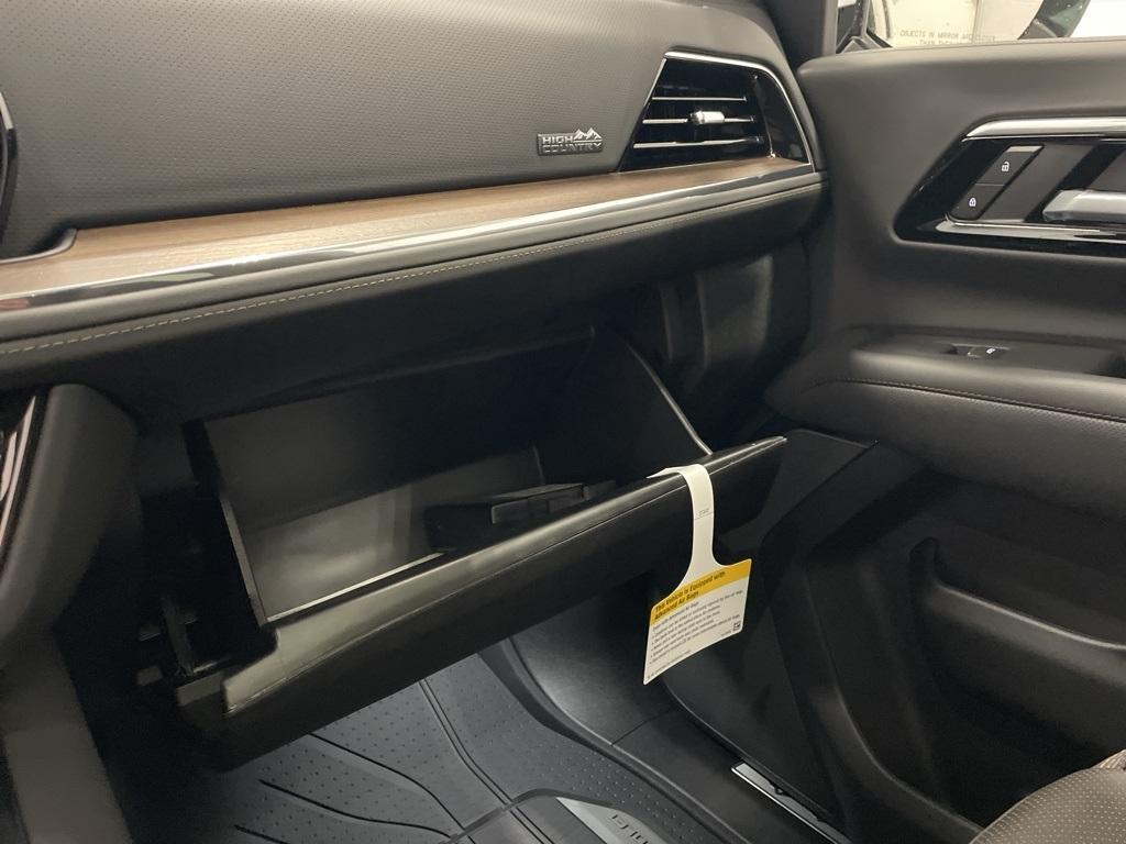 new 2025 Chevrolet Suburban car, priced at $87,499