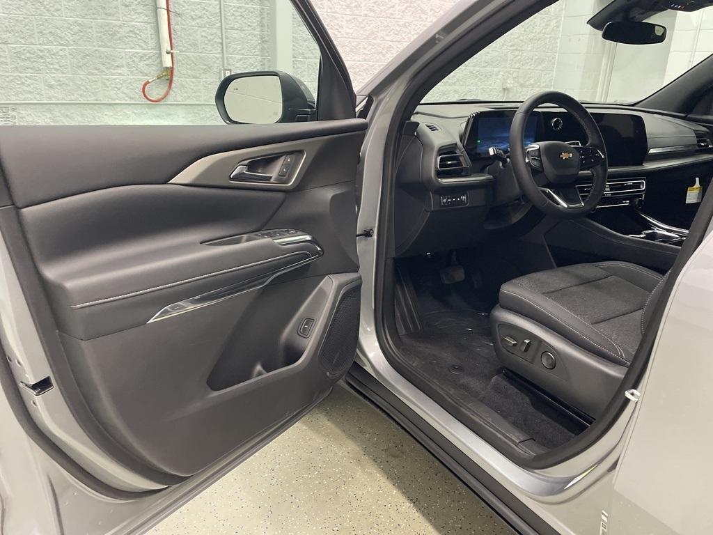 new 2025 Chevrolet Traverse car, priced at $41,999