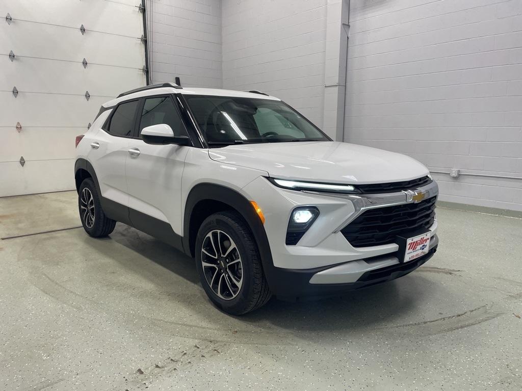 new 2025 Chevrolet TrailBlazer car, priced at $27,680