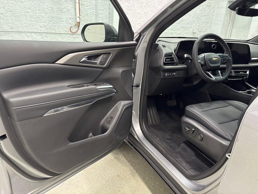 new 2026 Chevrolet Traverse car, priced at $43,920