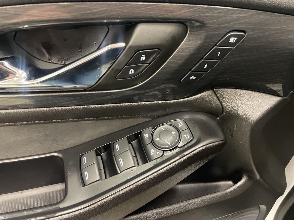 used 2023 Chevrolet Traverse car, priced at $39,999