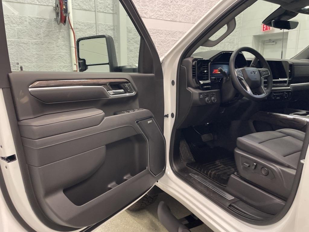new 2025 Chevrolet Silverado 3500 car, priced at $78,180