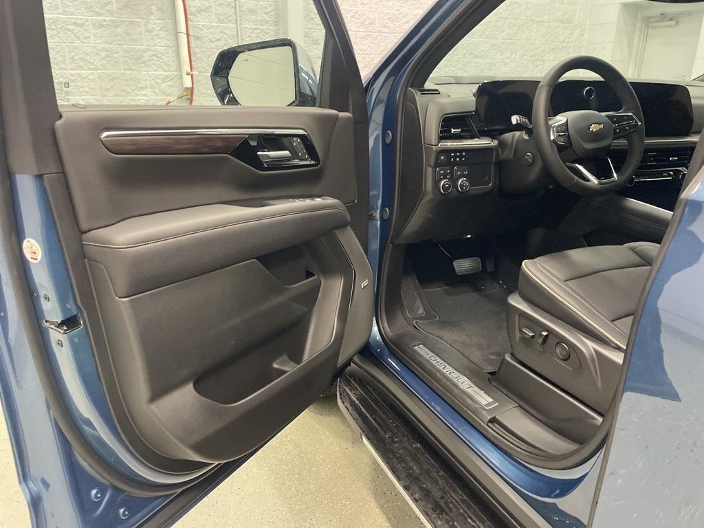 new 2025 Chevrolet Suburban car, priced at $77,695