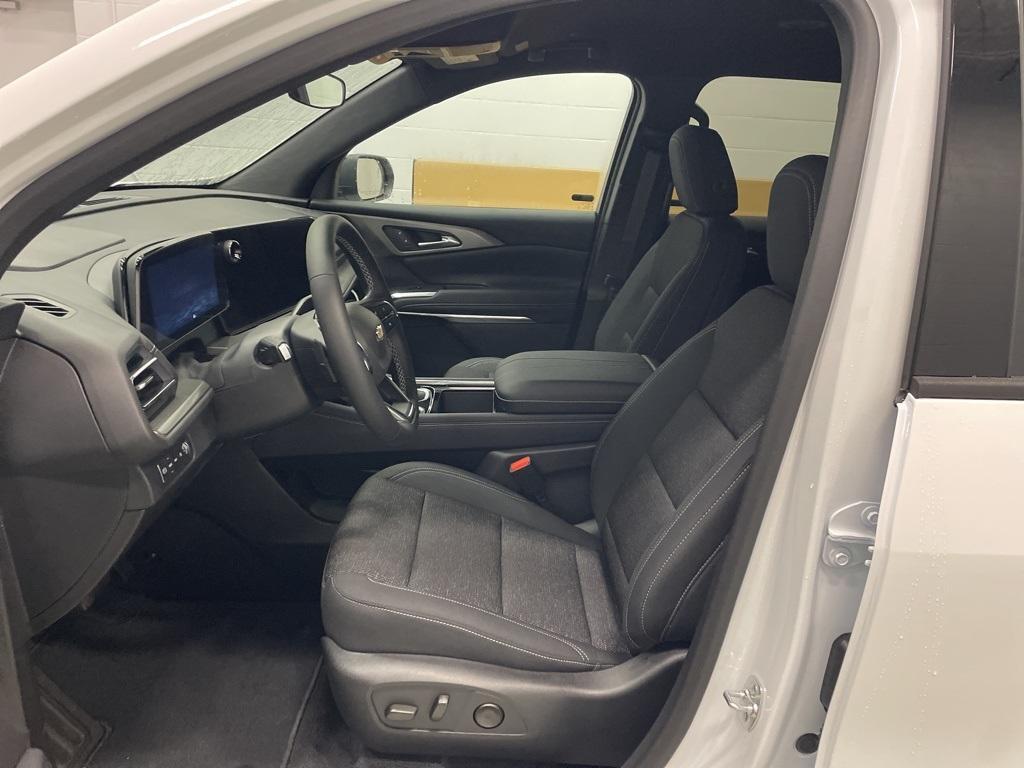 new 2025 Chevrolet Traverse car, priced at $41,999