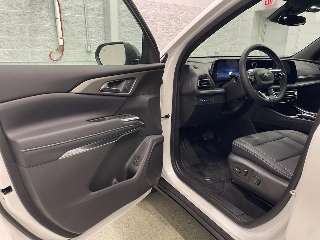new 2025 Chevrolet Traverse car, priced at $48,360