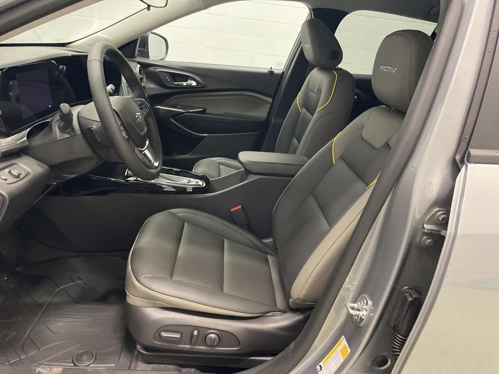 new 2025 Chevrolet Trax car, priced at $25,499