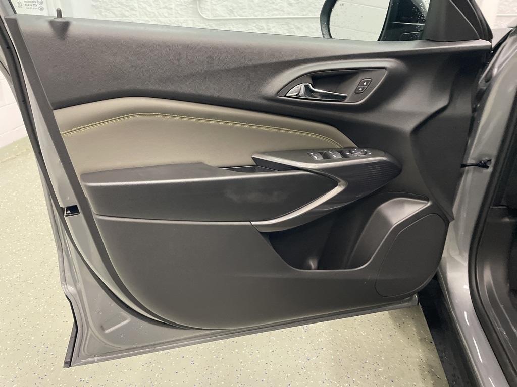 new 2025 Chevrolet Trax car, priced at $25,499