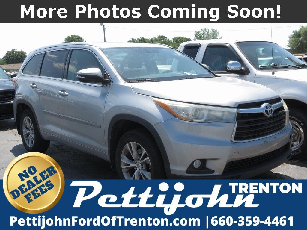 used 2015 Toyota Highlander car, priced at $14,000
