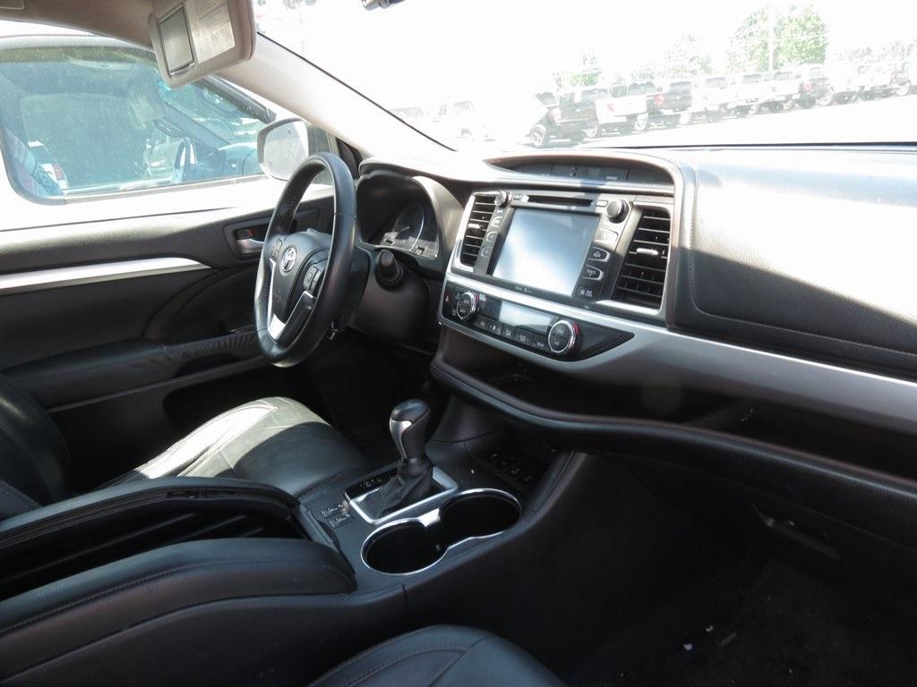 used 2015 Toyota Highlander car, priced at $14,000