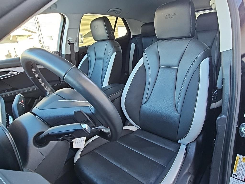 used 2024 Buick Envision car, priced at $27,500