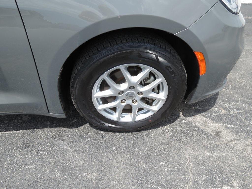 used 2021 Chrysler Pacifica car, priced at $21,995