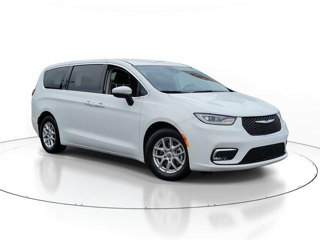 used 2023 Chrysler Pacifica car, priced at $24,158