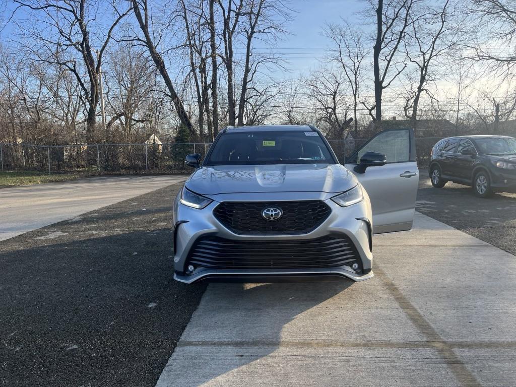 used 2024 Toyota Highlander car, priced at $46,198