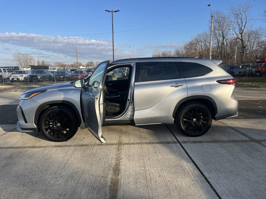 used 2024 Toyota Highlander car, priced at $46,198