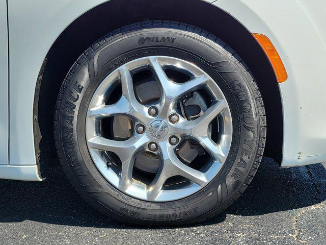 used 2018 Chrysler Pacifica car, priced at $17,835