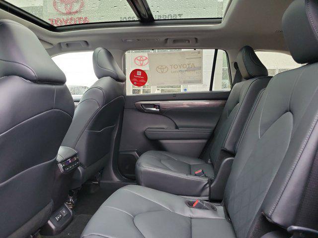 new 2025 Toyota Highlander car, priced at $55,357