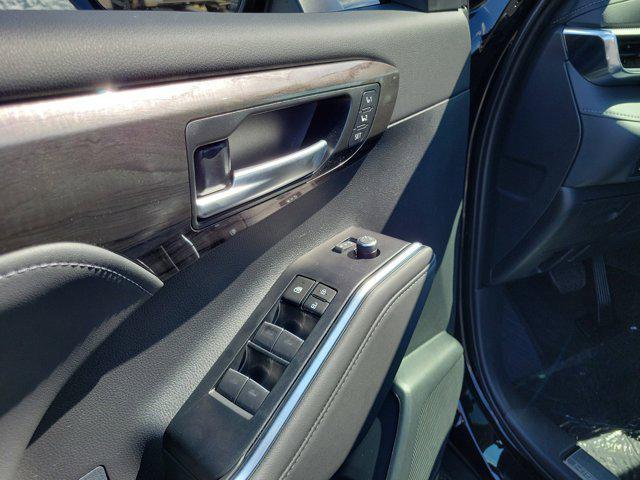 new 2025 Toyota Highlander car, priced at $53,781