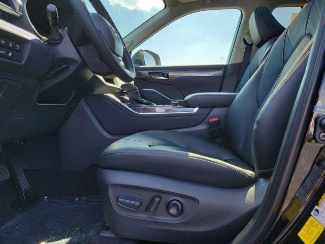 new 2025 Toyota Highlander car, priced at $53,781