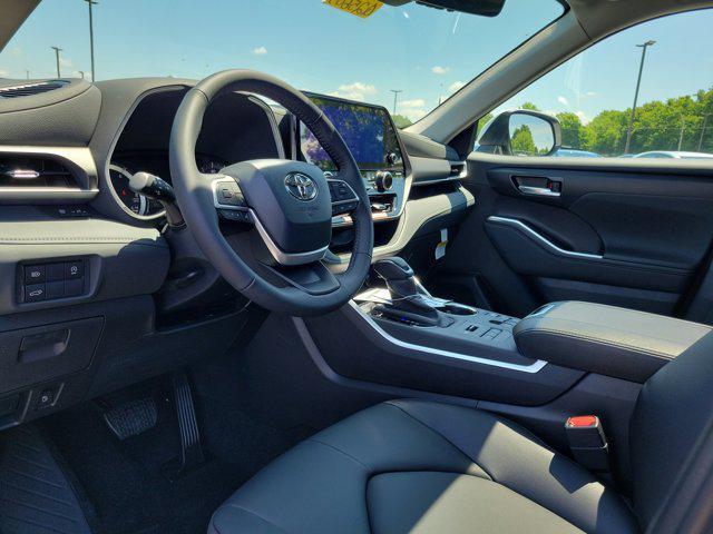 new 2025 Toyota Highlander car, priced at $48,412