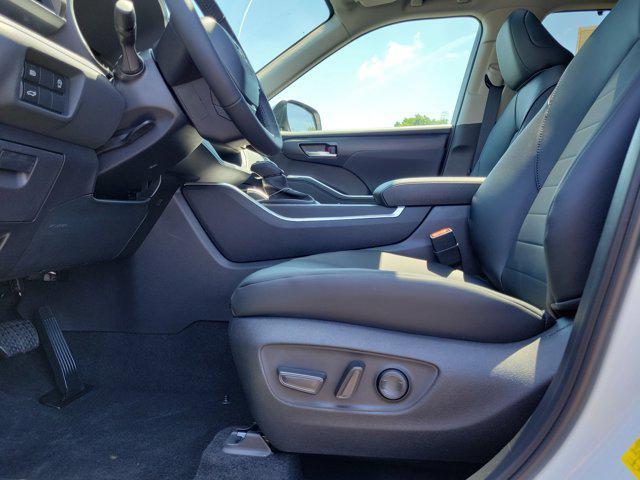 new 2025 Toyota Highlander car, priced at $48,412